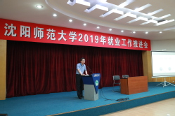 王旭伟副院长(主持工作)作经验交流 王旭伟副院长(主持工作)作经验交流