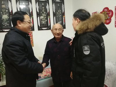 走访慰问刘勇士老师
